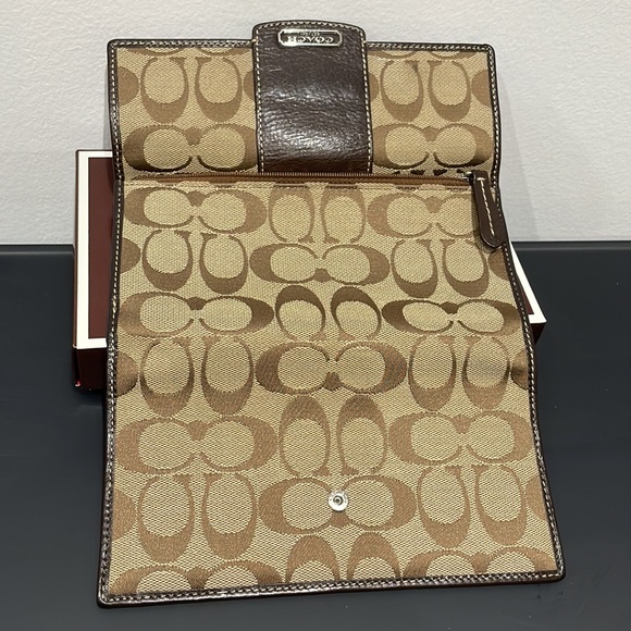Coach long wallet with cheque book cover - Picture 8 of 9
